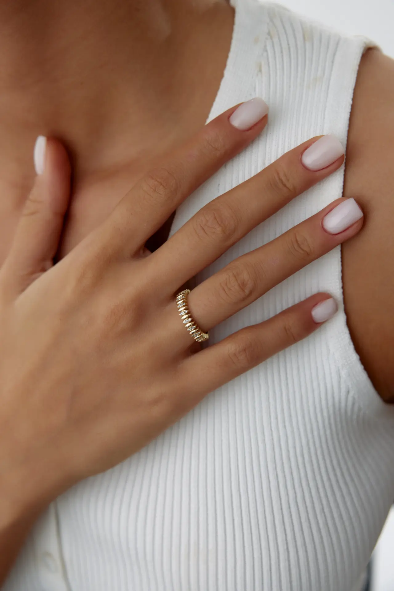 Altın Taşlı Sıralı Yüzük