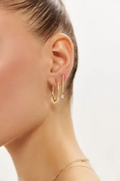 ALTIN UCU TAŞLI ÇUBUK KÜPE