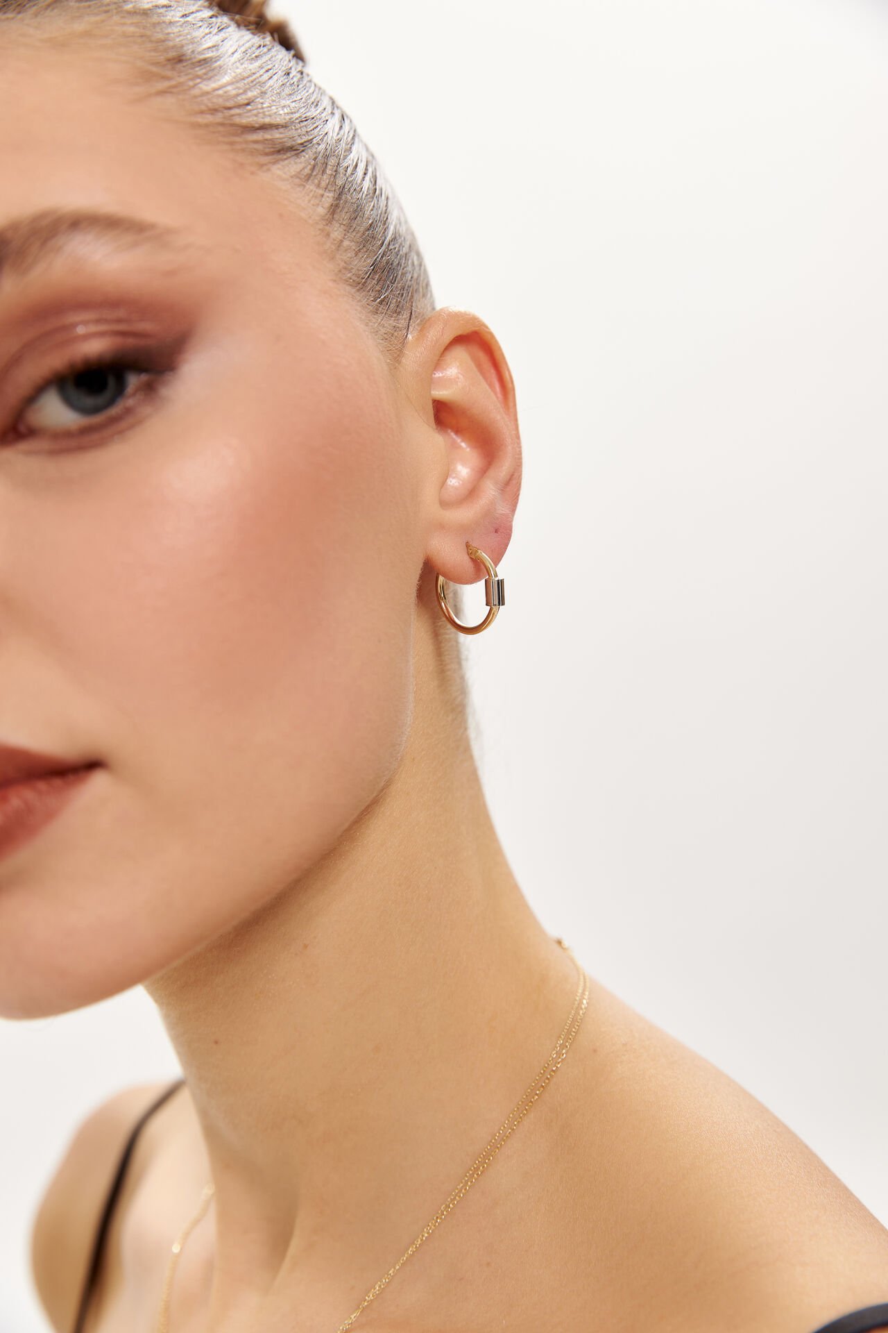 Altın Mini Şarnel Küpe