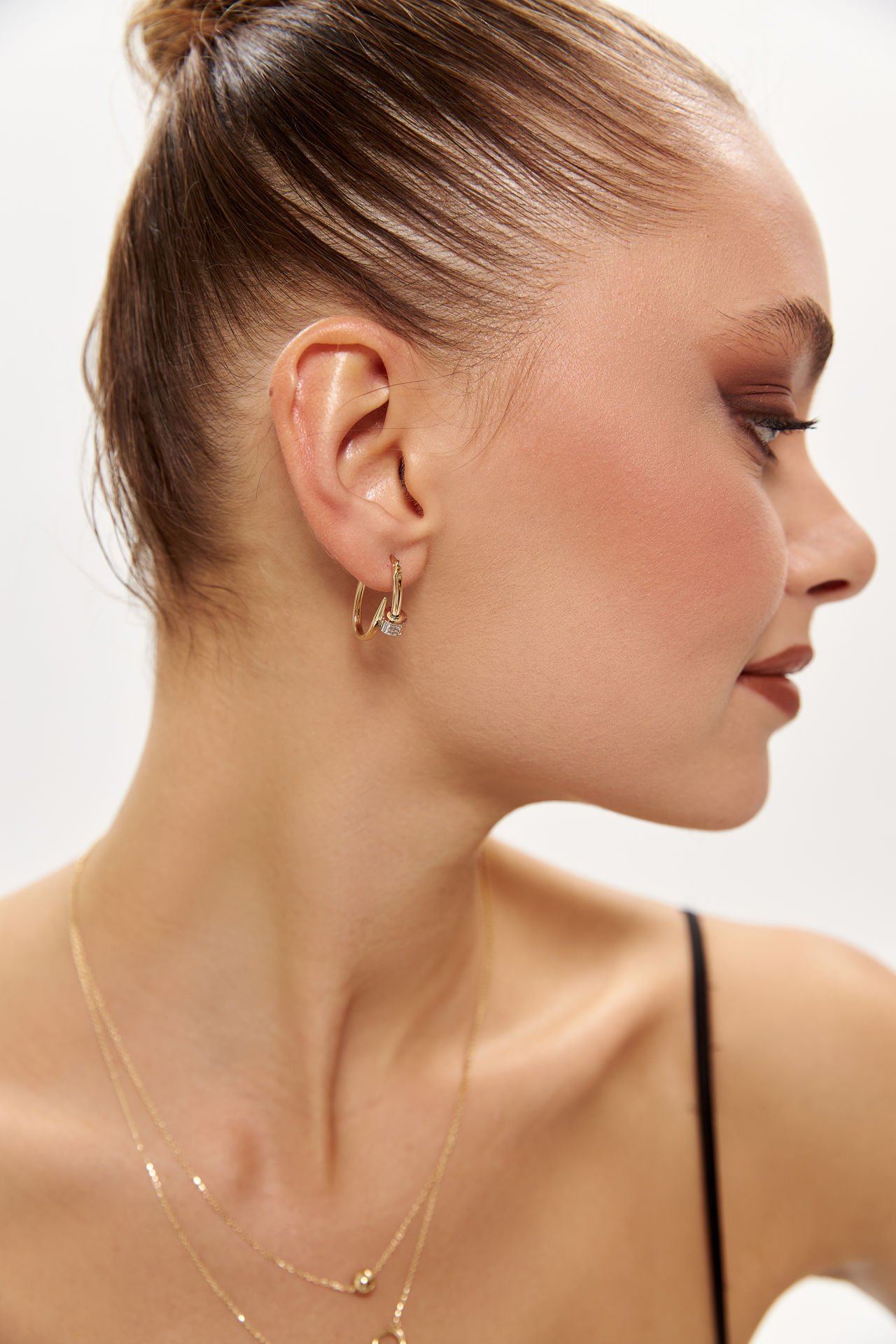 ALTIN ÇİVİ MODEL HALKA KÜPE