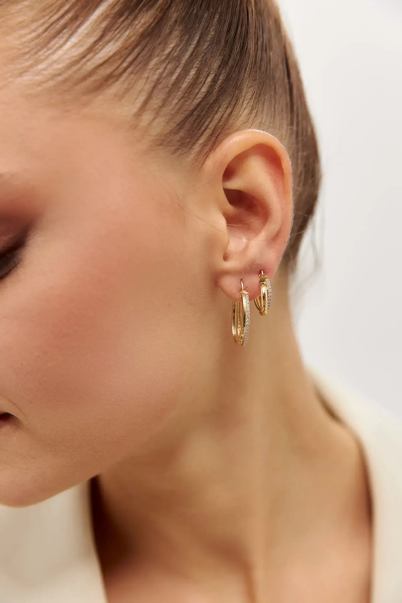 ALTIN TAŞLI KÜÇÜK BOY ŞARNEL KÜPE