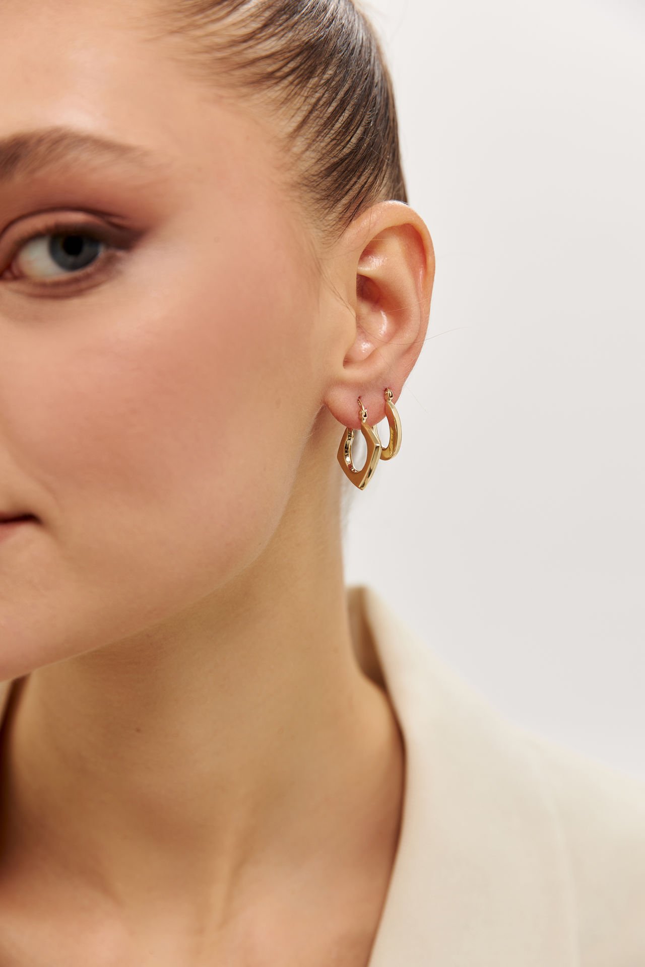 ALTIN ÜÇGEN ÇANTA KÜPE