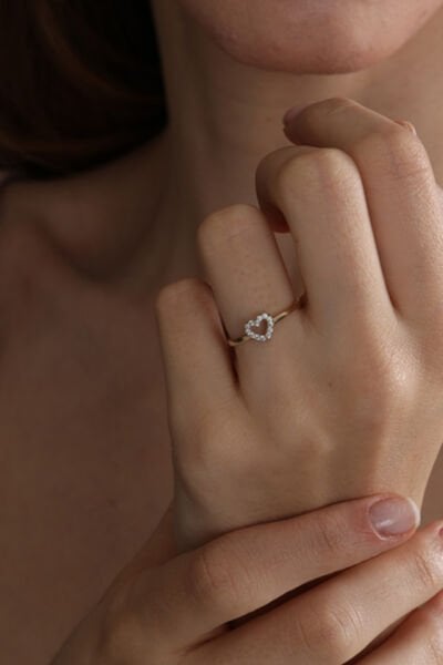 Altın Taşlı İçi Boş Kalp Yüzük