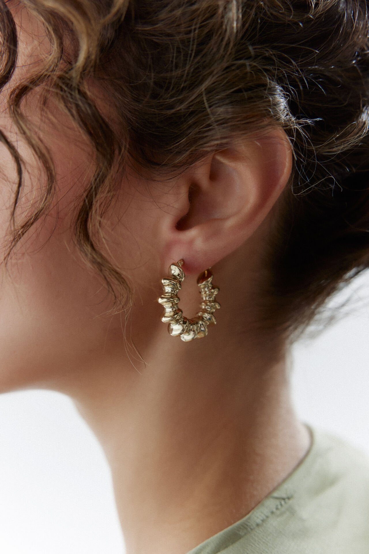 Altın Wave Şarnel Küpe