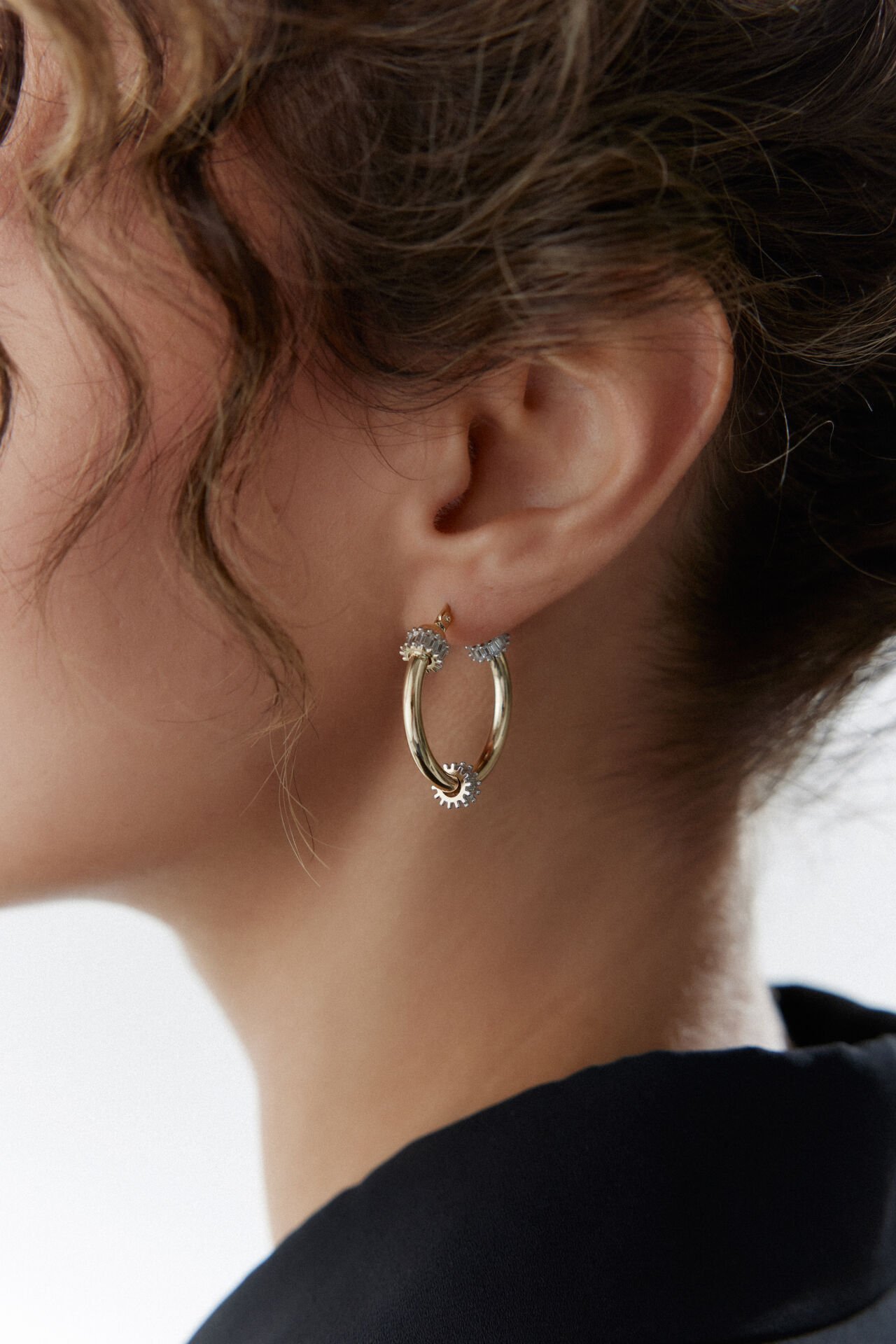 Altın Taşlı Şarnel Küpe