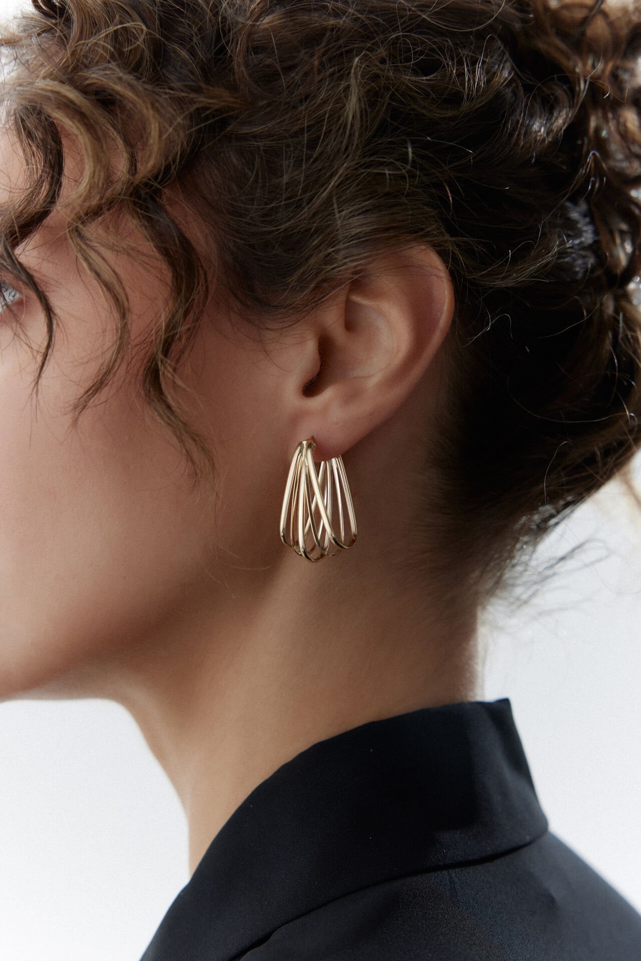 Altın Çizgi Şarnel Küpe