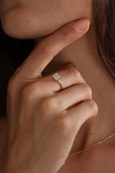 Altın Taşlı Kare Yüzük