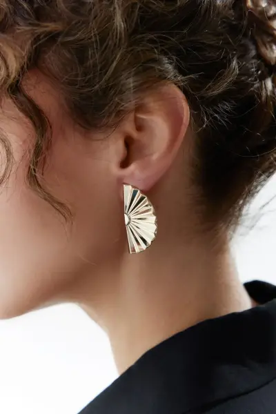 Altın Yelpaze Şarnel Küpe