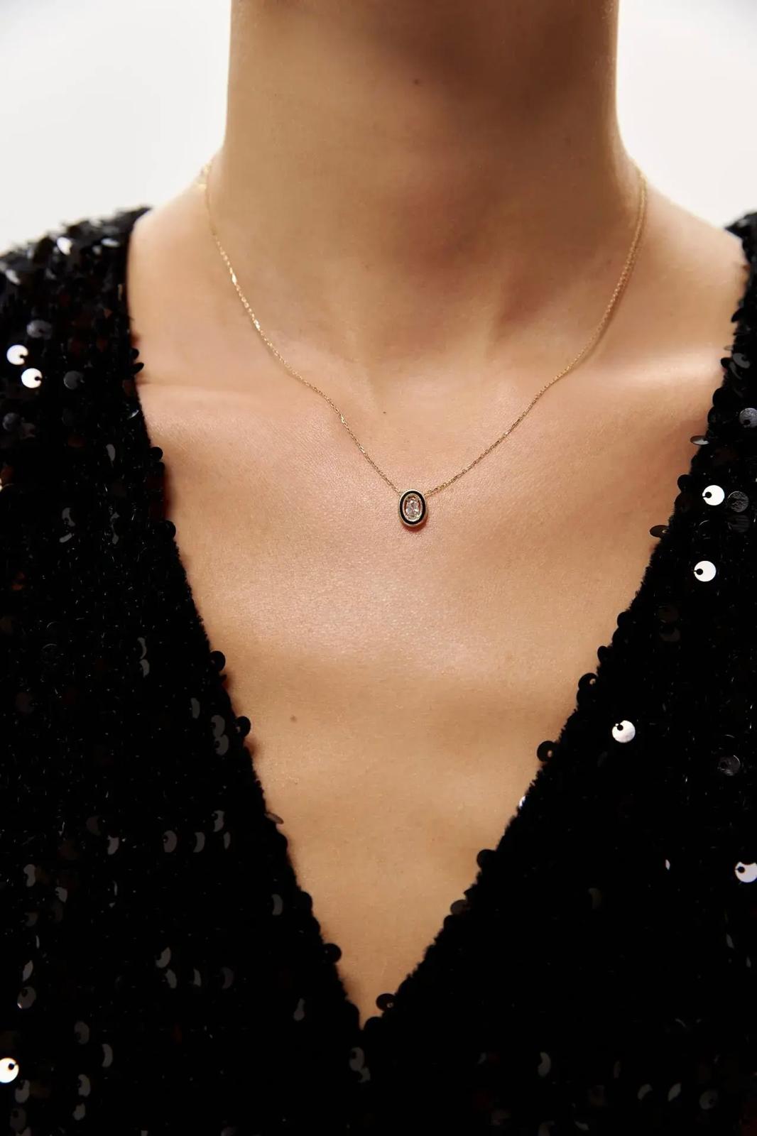 Altın Siyah Mineli Oval Kolye