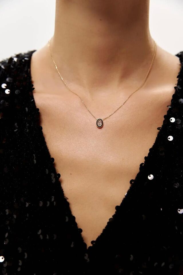 Altın Siyah Mineli Oval Kolye