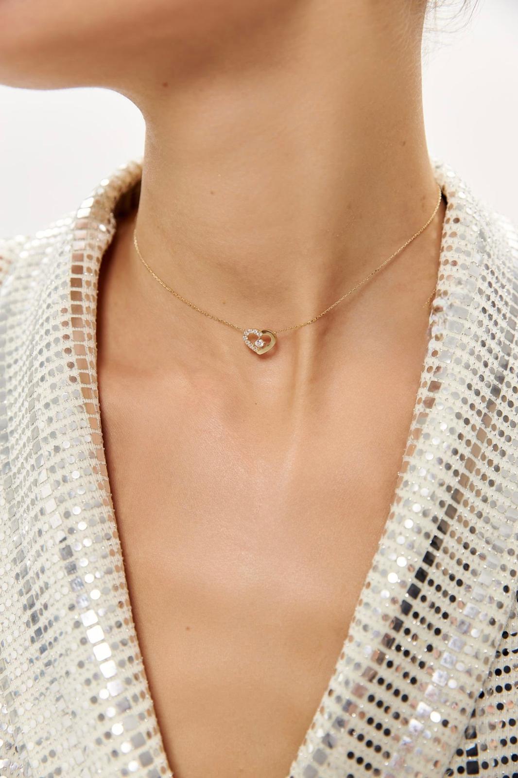 Altın Yarı  Taşlı Kalp Kolye