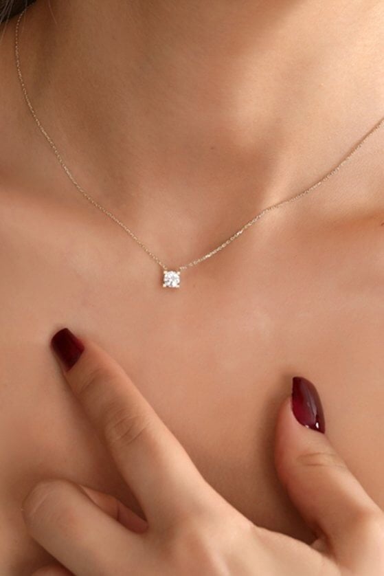 Altın Klasik Tektaş Kolye