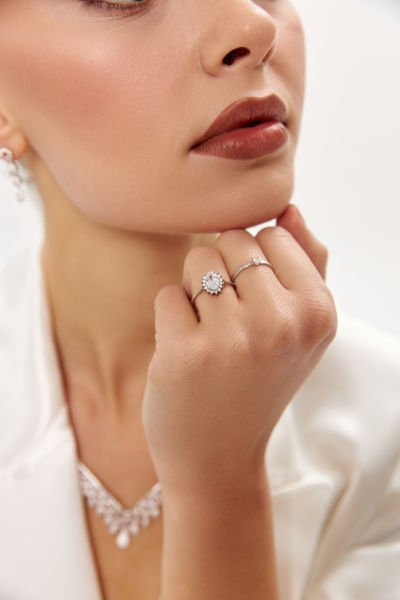 Altın Beyaz Oval Taşlı Yüzük