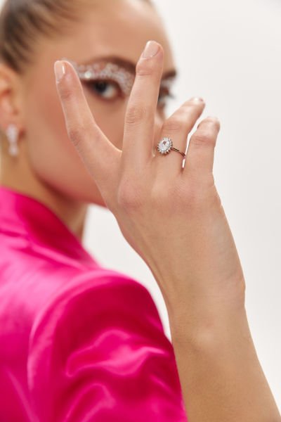 Altın Beyaz Oval Taşlı Yüzük