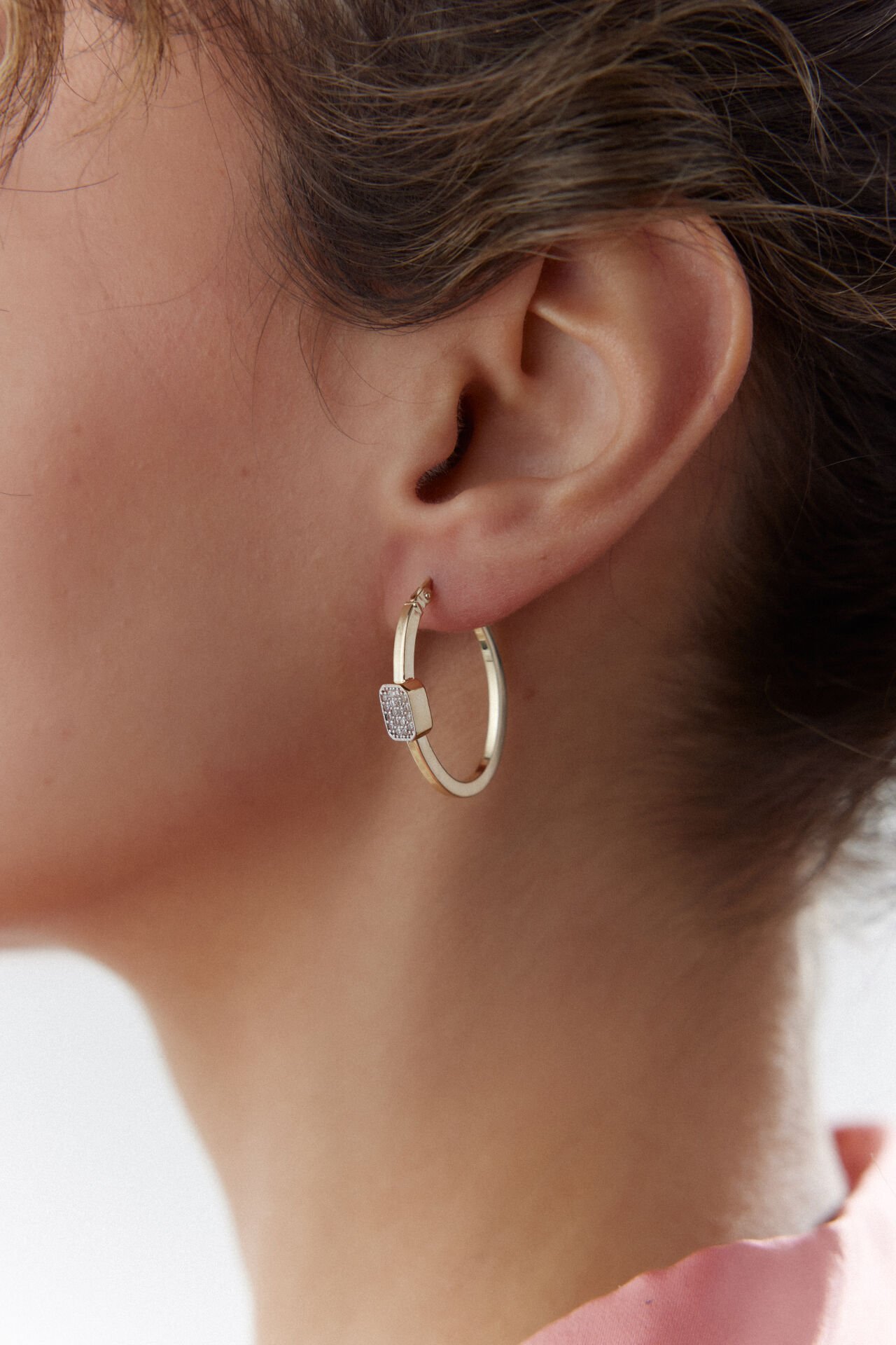 ALTIN KARE TAŞLI ŞARNEL KÜPE