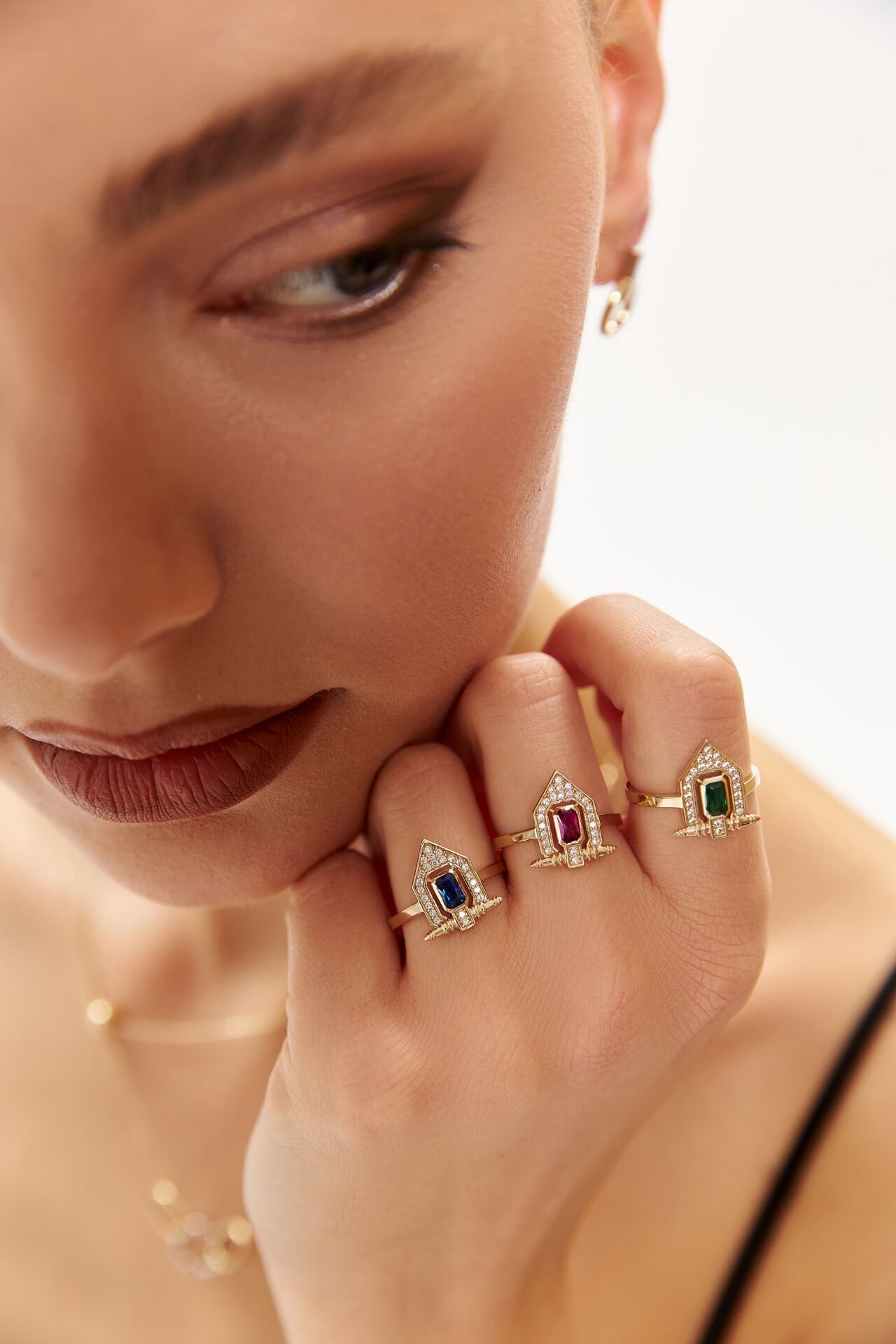 Altın Mühür Renkli Taşlı Yüzük