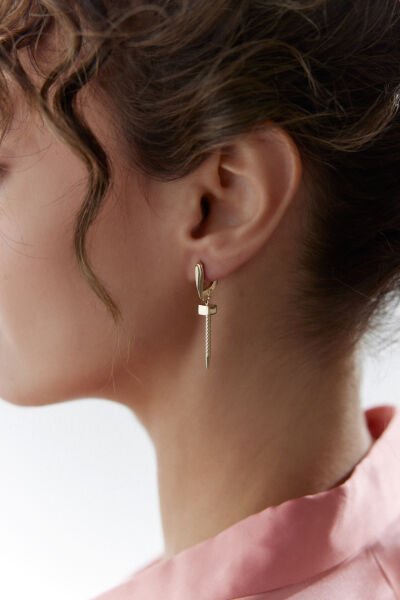 Altın Çivi Şarnel Küpe