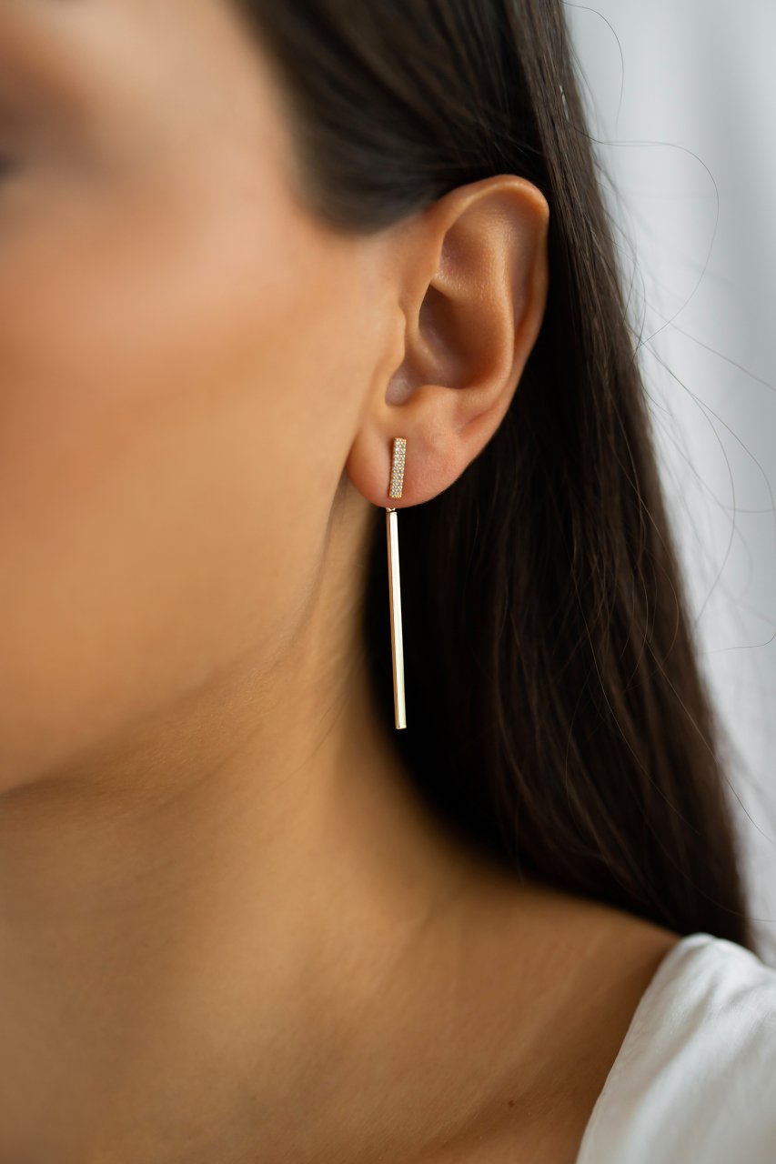 Taşlı Line Altın Küpe