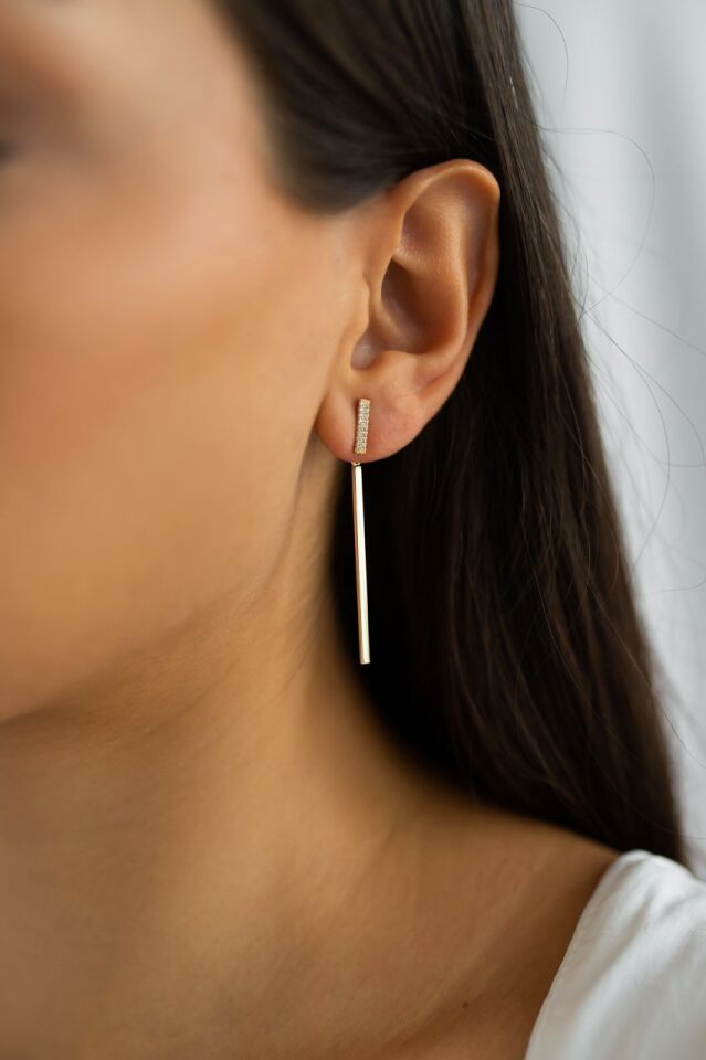 Taşlı Line Altın Küpe