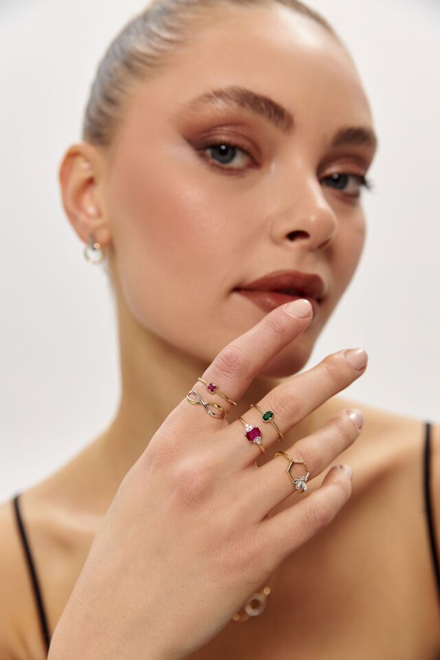 Altın Kare Ruby Taşlı Yüzük