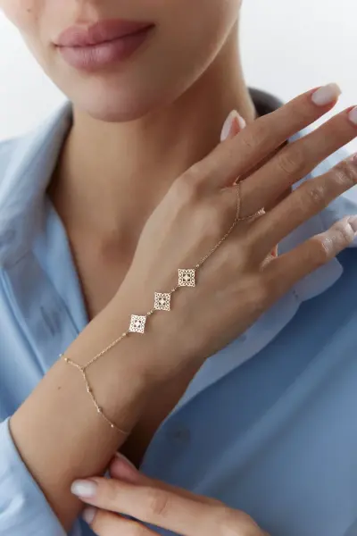 Altın Taşlı Kare Figürlü Şahmeran