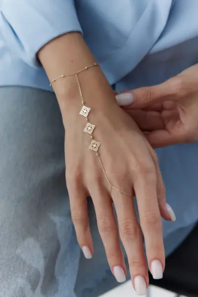 Altın Taşlı Kare Figürlü Şahmeran