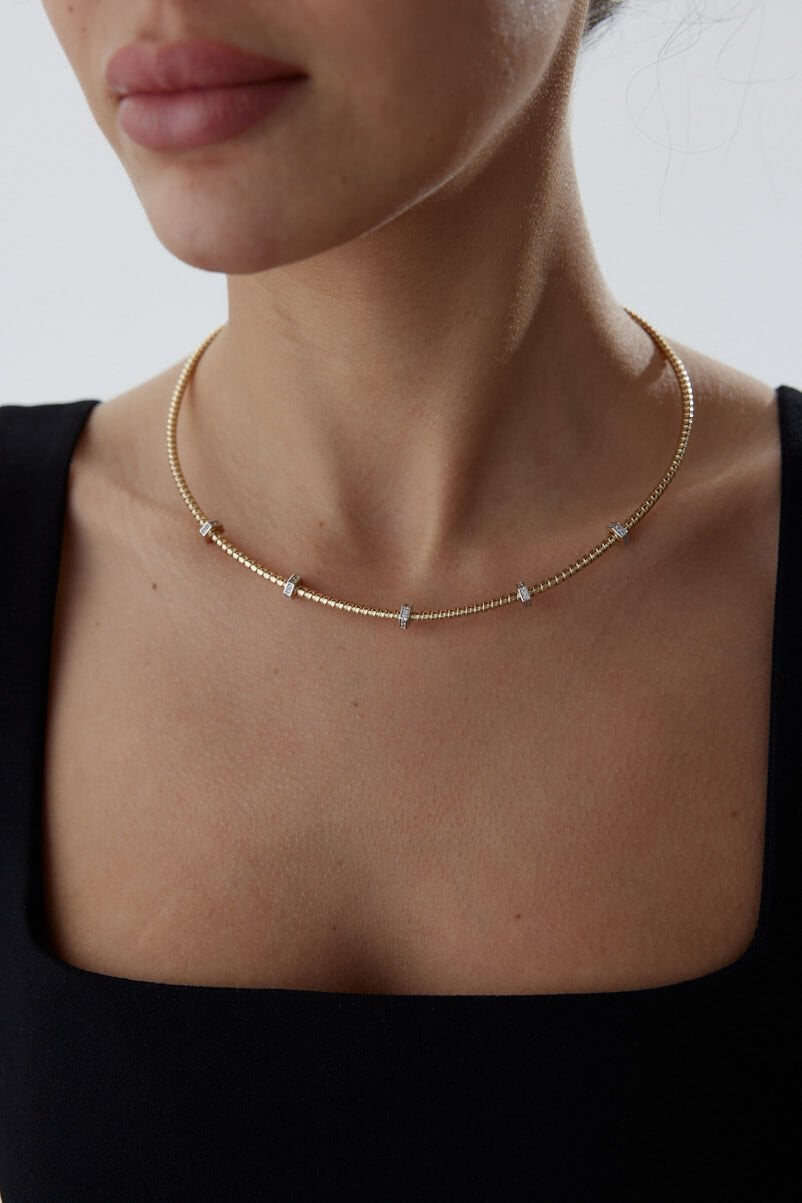 ALTIN SİLİNDİR OMEGA TAŞLI BOYUNLUK