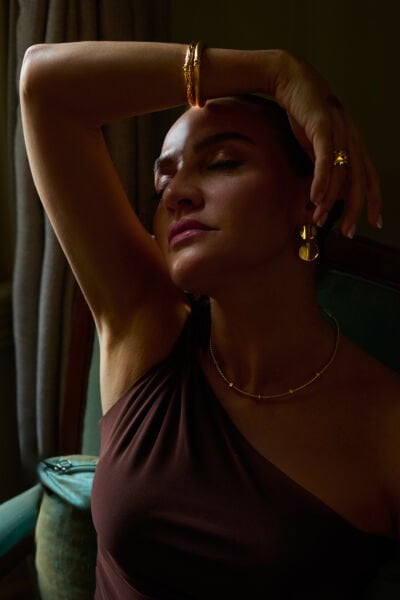 ALTIN SİLİNDİR OMEGA TAŞLI BOYUNLUK