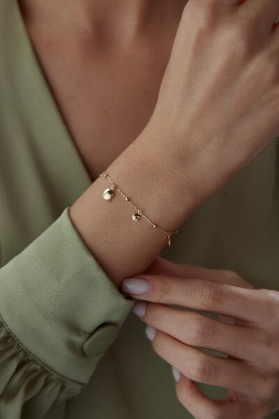Altın Sallantılı Pul Bileklik