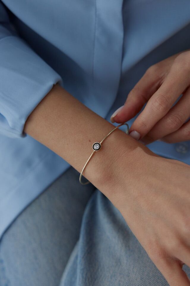 Altın Oval Mineli Kelepçe