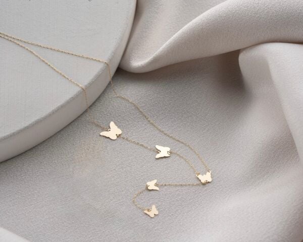 ALTIN SALLANTILI KELEBEK KOLYE