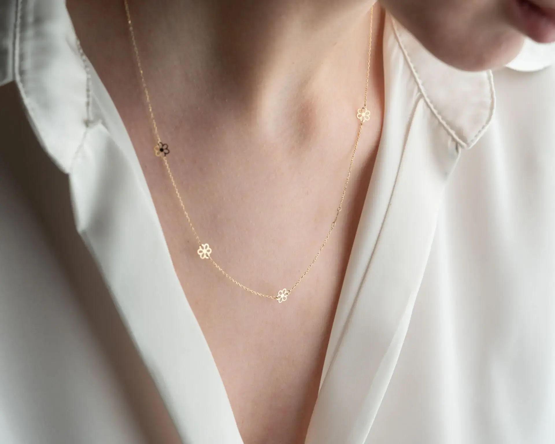 ALTIN 5'Lİ ÇİÇEK KOLYE