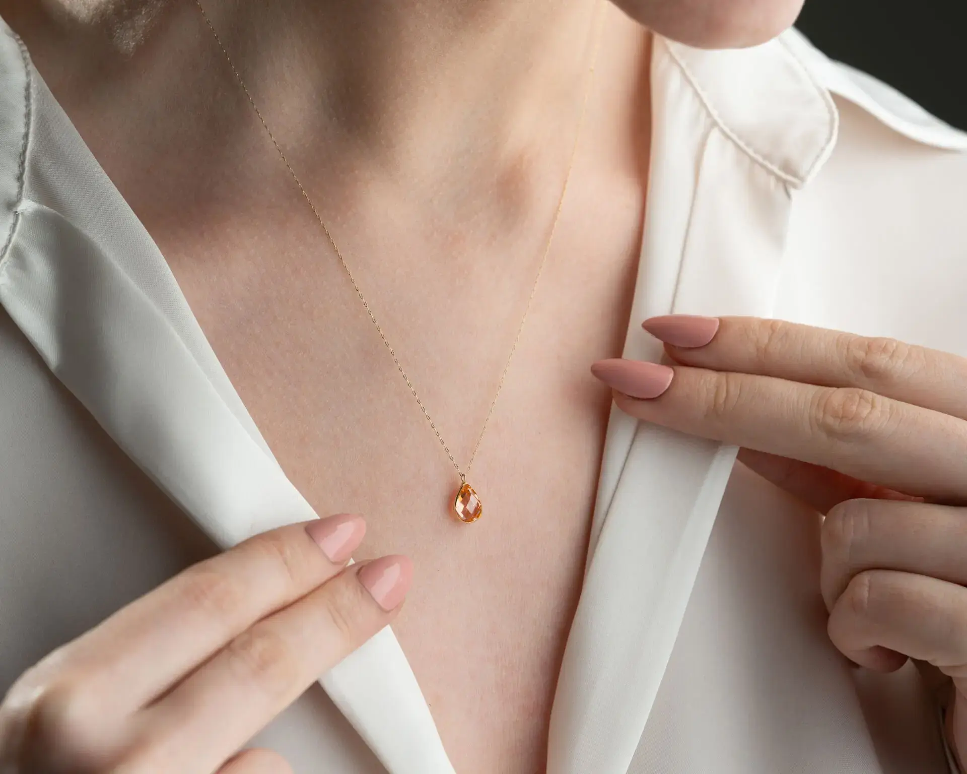 ALTIN CARİNA TAŞLI KOLYE