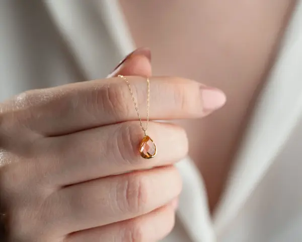 ALTIN CARİNA TAŞLI KOLYE