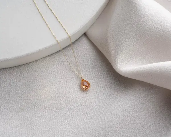 ALTIN CARİNA TAŞLI KOLYE