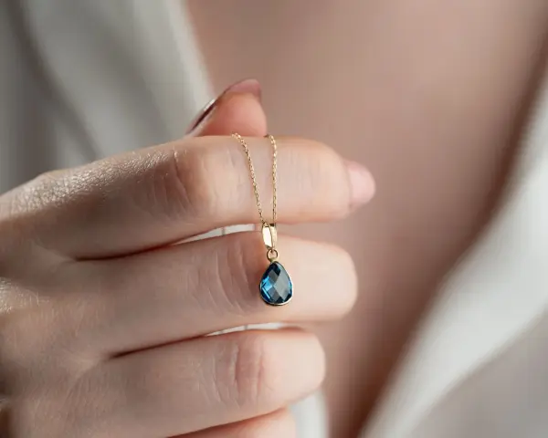 ALTIN AQUAMARİNE TAŞLI KOLYE