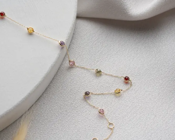 ALTIN 9 RENKLİ TAŞLI BİLEKLİK