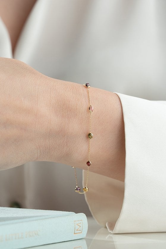 Altın Dokuz Renkli Taşlı Bileklik