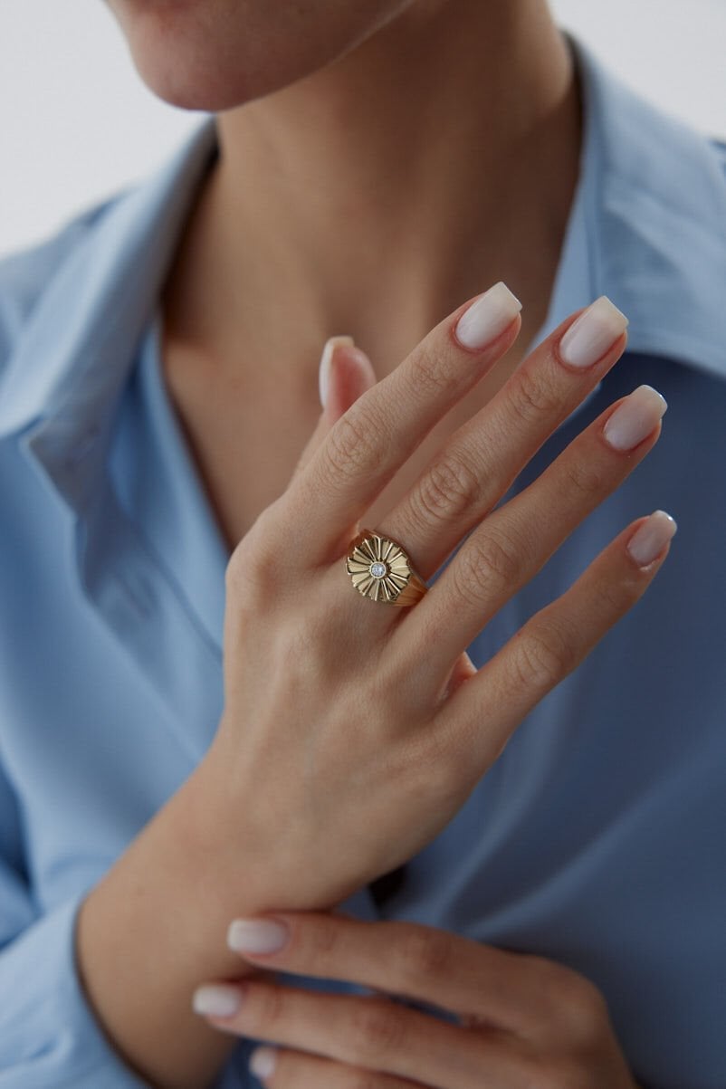 Altın Taşlı Aura Yüzük