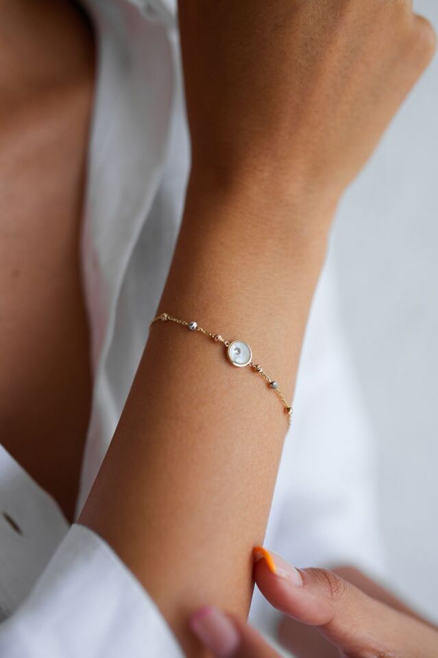 ALTIN DORİKALI YUVARLAK BEYAZ TAŞLI BİLEKLİK