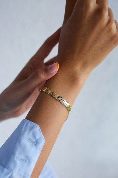 ALTIN SİYAH MİNELİ PARLAK KARE BİLEKLİK