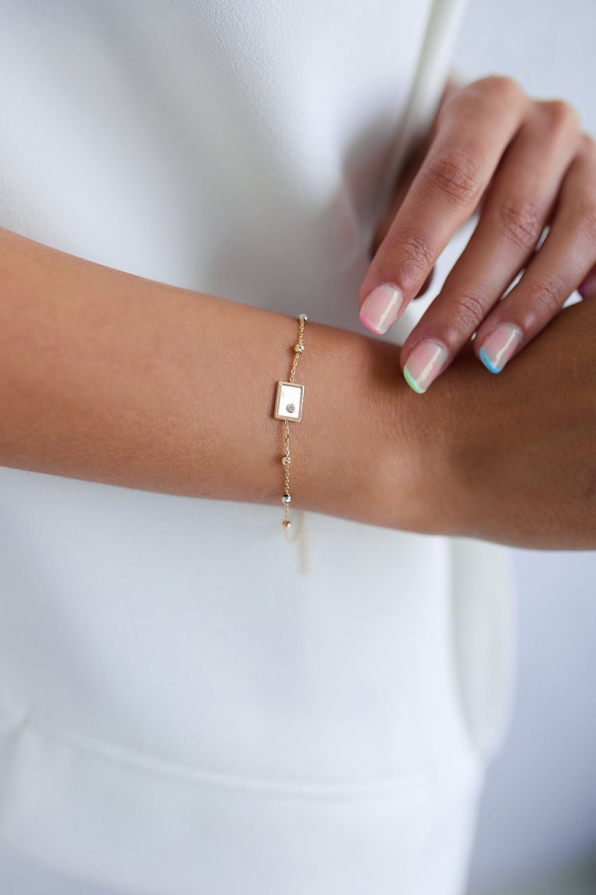 ALTIN DORİKALI DİKDÖRTGEN FİGÜRLÜ BİLEKLİK