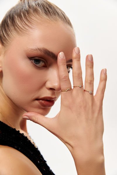 Altın Taşlı Çiçek Yüzük