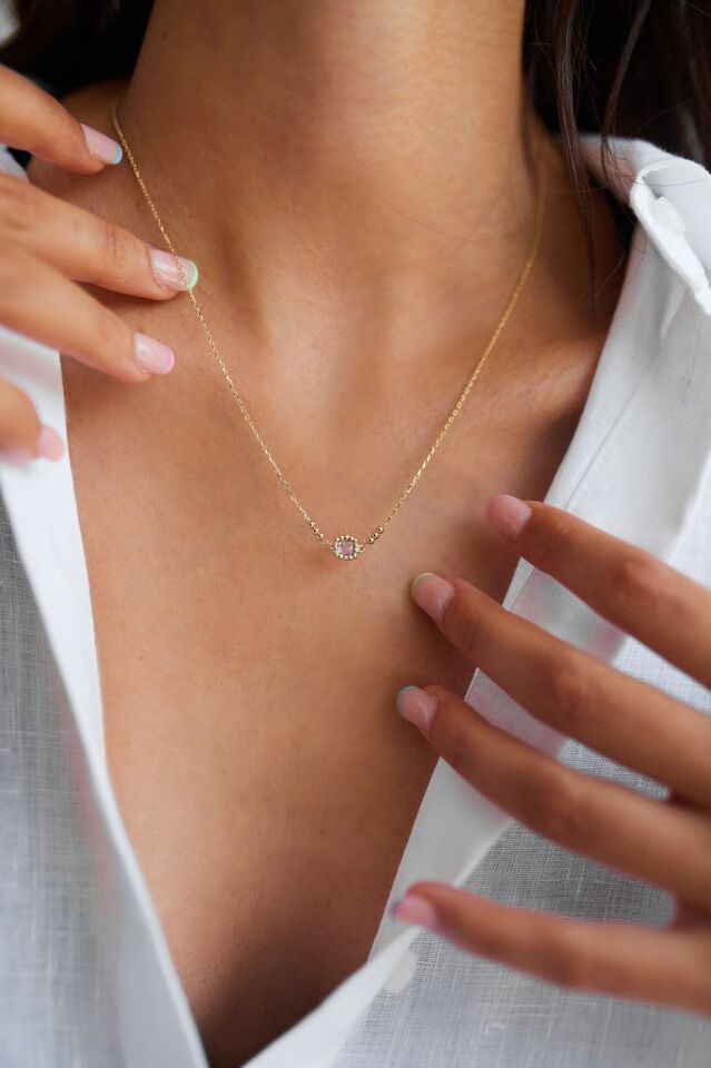 Altın Dorikalı Mor Taşlı Kolye