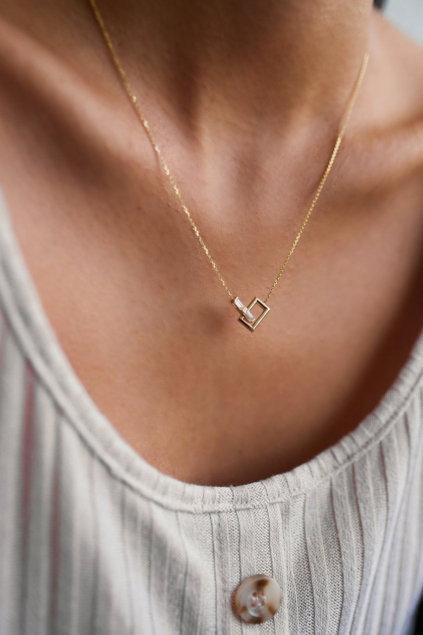 Altın İç İçe Dikdörtgen Kolye