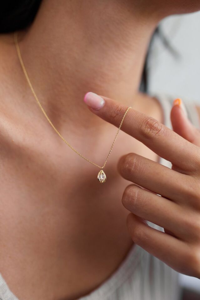 Altın Damla Taşlı Kolye