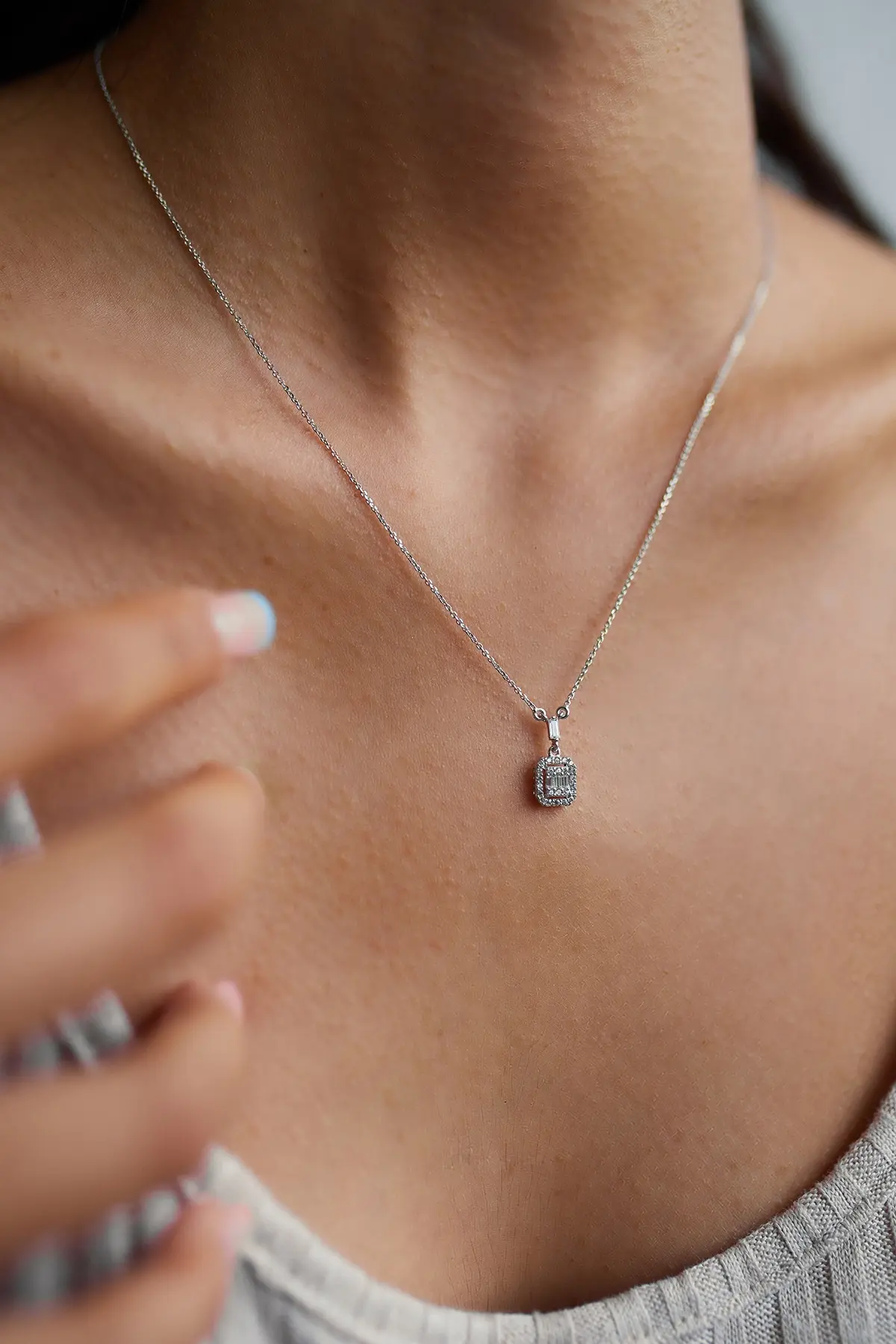 Altın Beyaz Baget Kolye