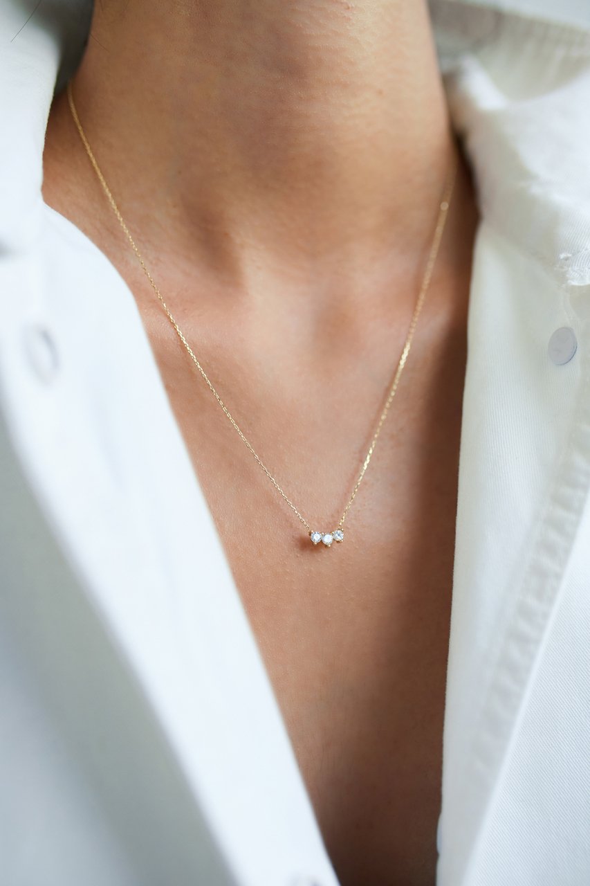 ALTIN ÜÇ SIRA TAŞLI KOLYE