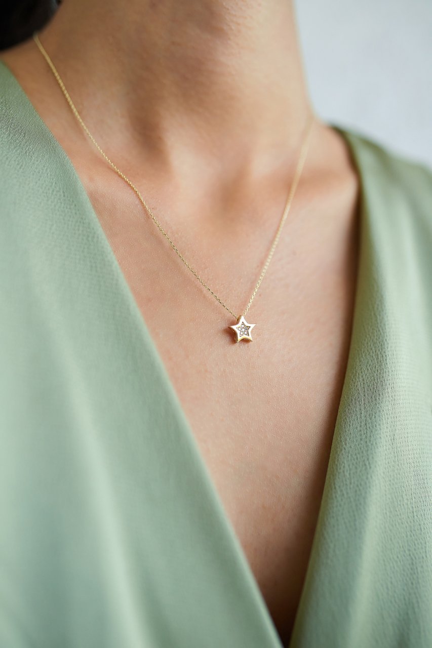 Altın Tasarım Yıldız Kolye