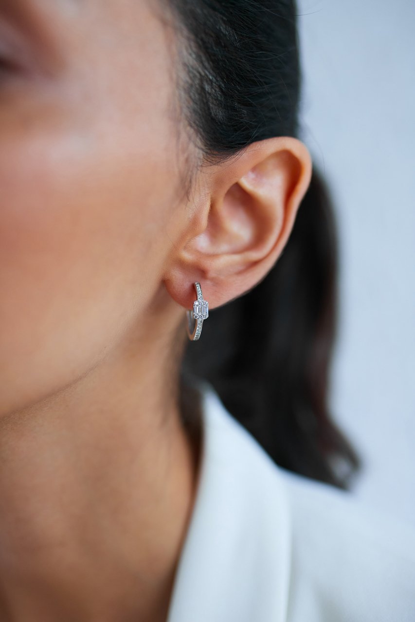 Altın Tam Tur Taşlı Baget Küpe